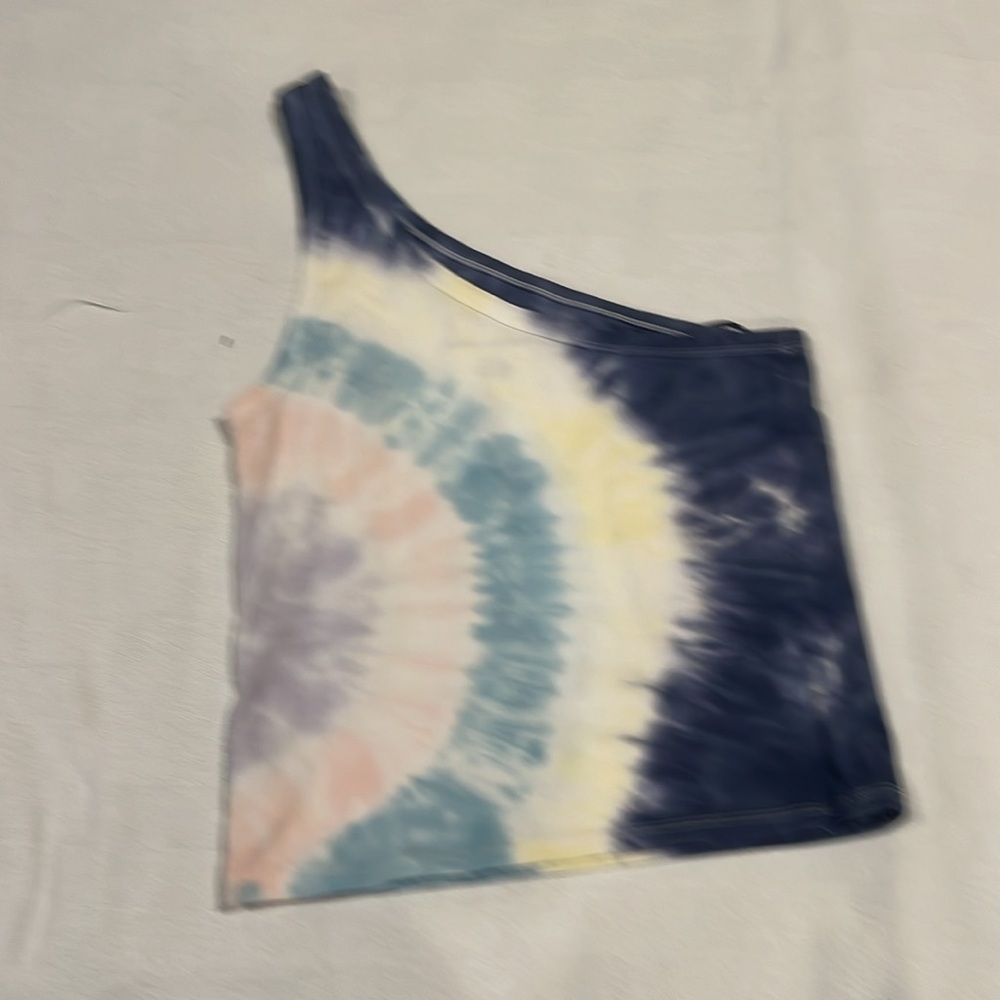 American Eagle one sided tank - Picture 2 of 3